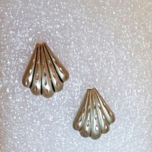 Vintage Lightweight 925 Silver Earrings, Shell Shaped in Satin and Shiny Silver